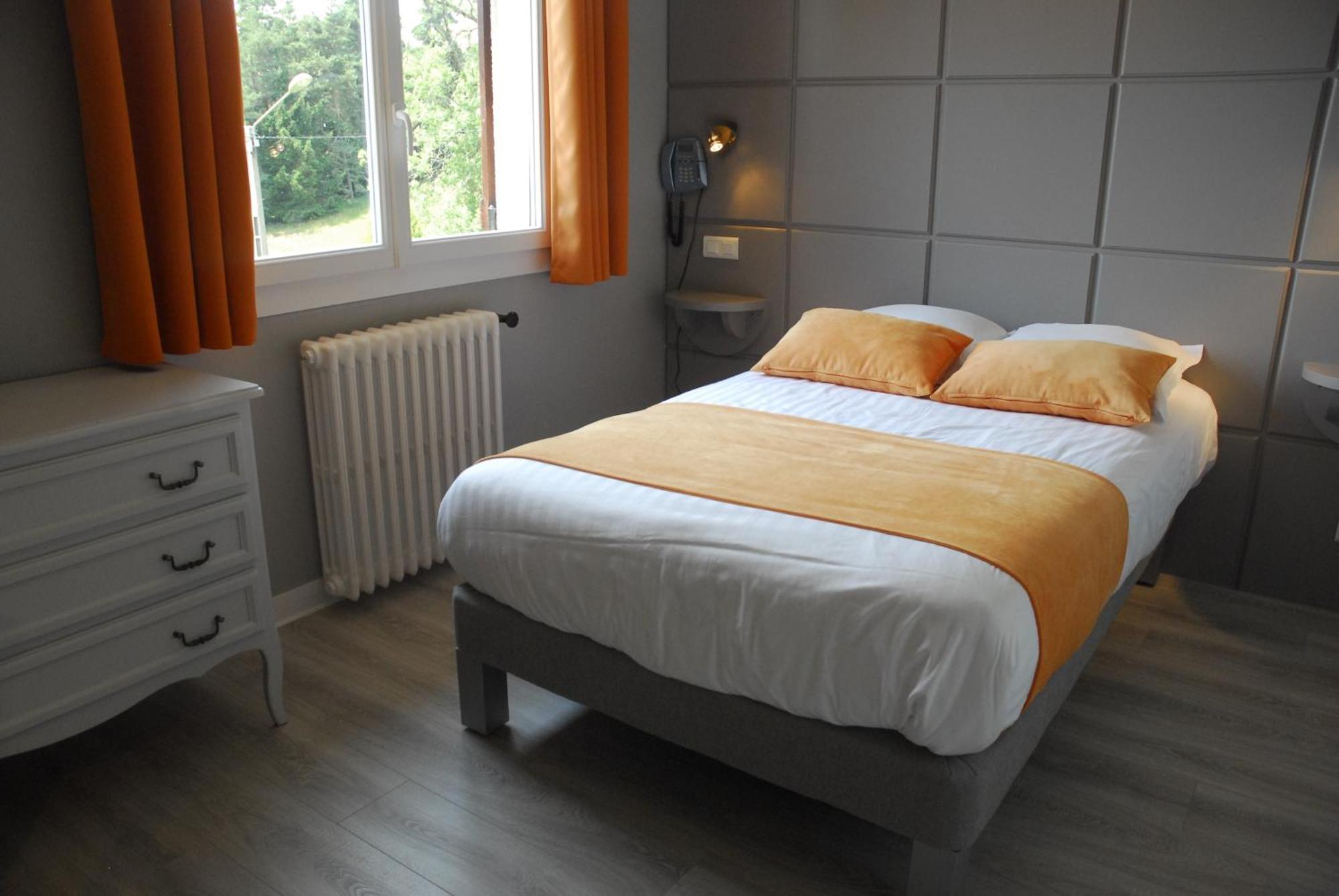 Logis Hotel Le Relais Du Bois Vialotte 利尼翁河畔勒尚邦 外观 照片