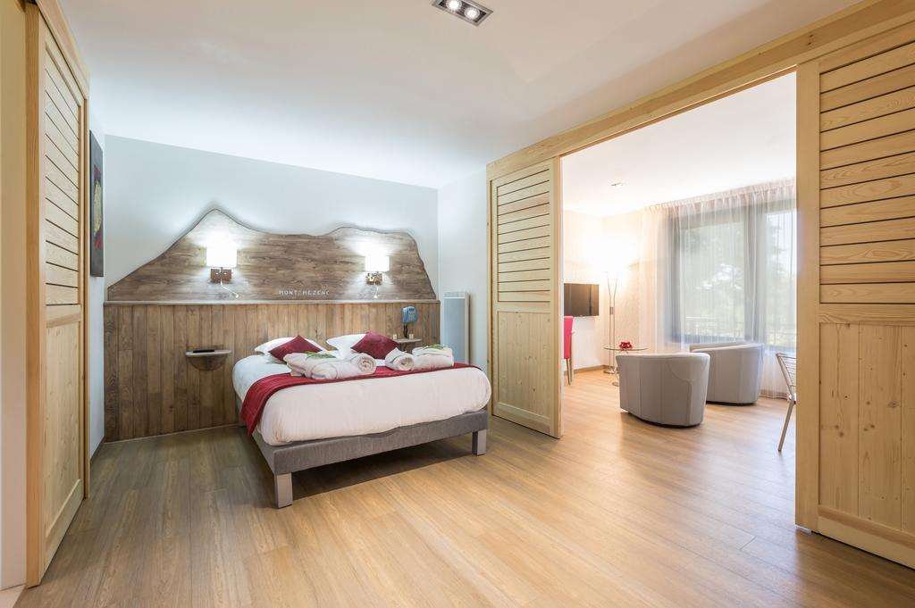 Logis Hotel Le Relais Du Bois Vialotte 利尼翁河畔勒尚邦 外观 照片